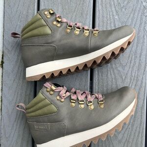 Merrell Women's Green and Gray Winter Boots